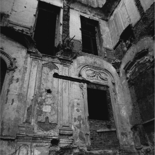 Archivio di Corte, prima dei lavori di restauro. Resti dell'incendio del Teatro Regio